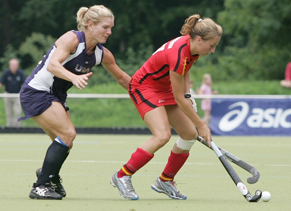 Pia Eidmann, Spielszene 1 - das Foto ist in hoher Auflösung zur honorarfreien Veröffentlichung bestellbar.