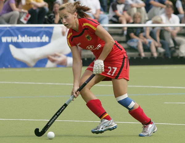Pia Eidmann, Spielszene 2 - das Foto ist in hoher Auflösung zur honorarfreien Veröffentlichung bestellbar.