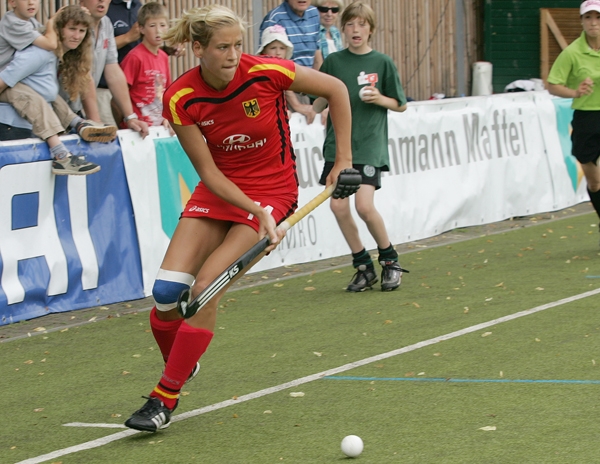 Katharina Scholz, Spielszene 1 - das Foto ist in hoher Auflösung zur honorarfreien Veröffentlichung bestellbar.
