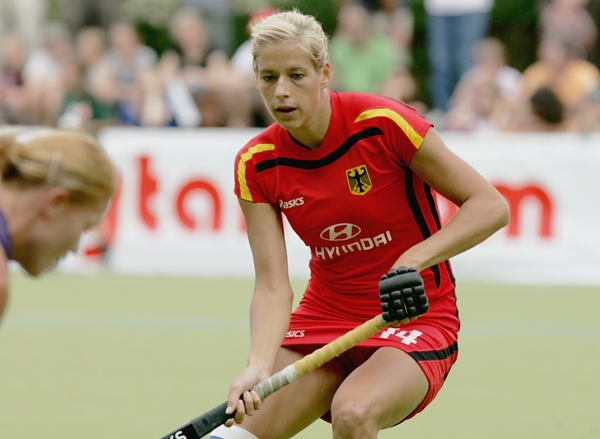 Katharina Scholz, Spielszene 3 - das Foto ist in hoher Auflösung zur honorarfreien Veröffentlichung bestellbar.